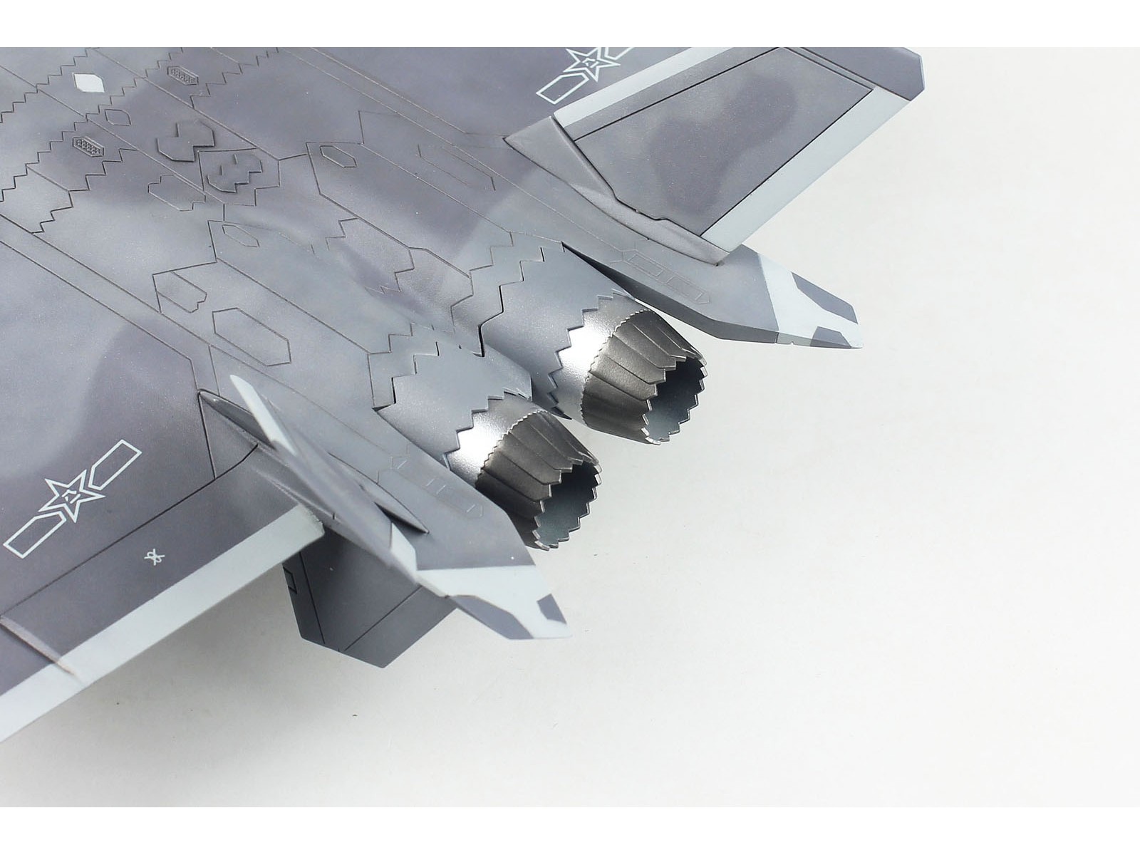 NEW 1:72 Scale CHINESE J-20 "Mighty Dragon" J-20 Stealth fighter Model Kit 
